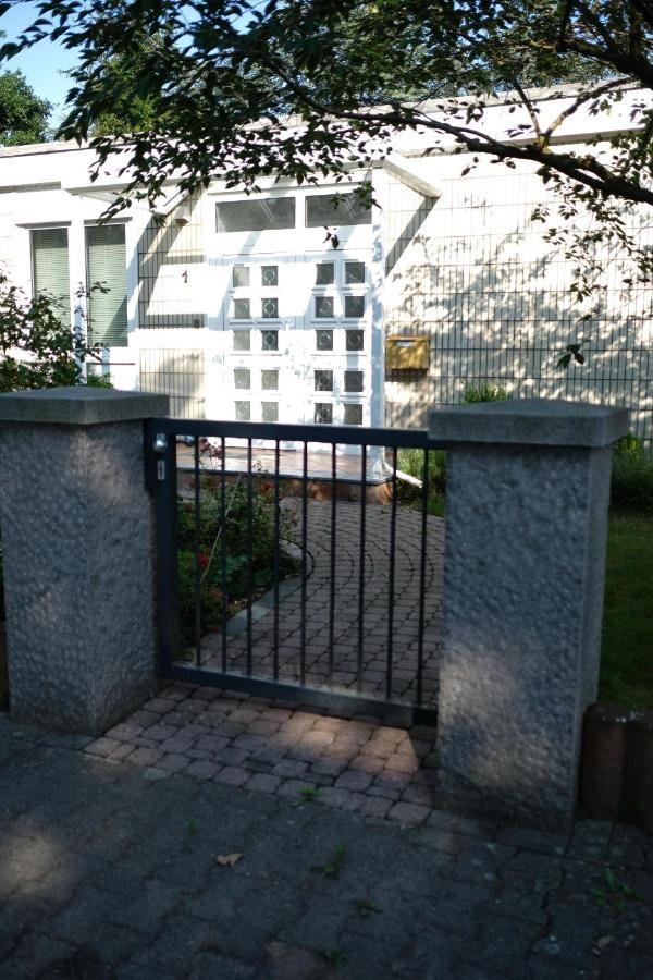 Ruhiges Haus Mit Privatem Garten Halstenbek ภายนอก รูปภาพ